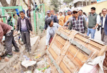 Photo of रेहड़ी वाली पर कार्रवाई, शोरूमों पर भी नजर हो