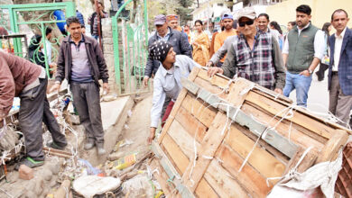 Photo of रेहड़ी वाली पर कार्रवाई, शोरूमों पर भी नजर हो