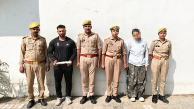 Photo of थाना इन्दिरपुरम पुलिस टीम द्वारा हत्या के प्रयास के अभियोग में वांछित अभियुक्त व अभियुक्ता गिरफ्तार