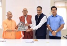 Photo of मुख्यमंत्री से टीएमयू के कुलाधिपति श्री सुरेश जैन की लखनऊ में शिष्टाचार भेंट
